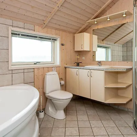8 Person Holiday In Hemmet Nyaraló Falen