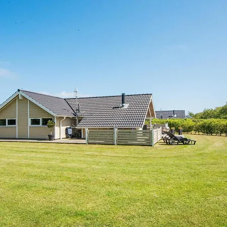 8 Person Holiday In Hemmet Nyaraló Falen